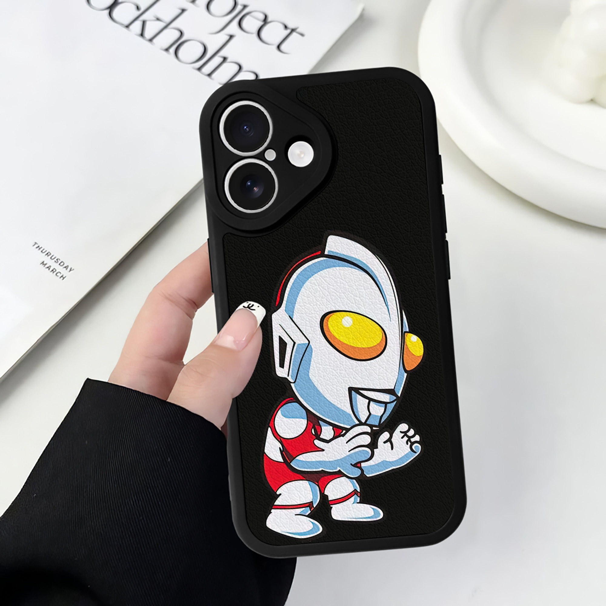 （画像用） ウルトラマン Ultraman 【iPhone 16シリーズ対応】シリコンスマホケース（レザー調） 材質：シリコン